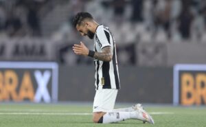 alex telles confia no botafogo para decisão contra são paulo: 'não desistir'