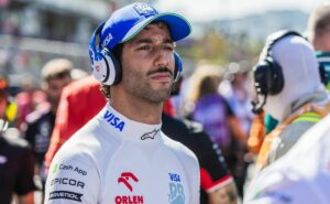 ralf schumacher diz que liam lawson substituirá ricciardo na rb ainda em 2024 e piloto responde