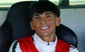 laquintana: com passagem na seleção sub 20 do uruguai, meia atacante chega para resolver armação no santos