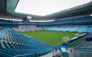 na volta da arena, grêmio leva virada nos acréscimos e perde por 3 a 2 para o galo. veja como foi: