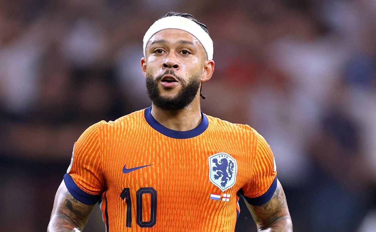 depay chega ao corinthians para manter hegemonia artilheira e esquecer lesões recentes