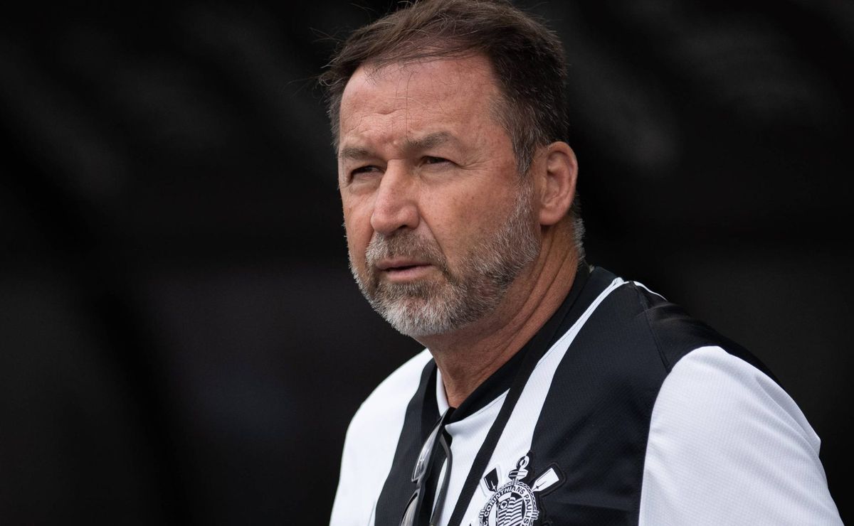 augusto melo vê titular do corinthians reclamar de falta de prestígio: "ninguém confia em mim"