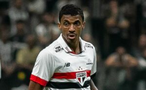 luiz gustavo é muito elogiado nas redes sociais e provoca controvérsias: “melhor partida pelo são paulo”