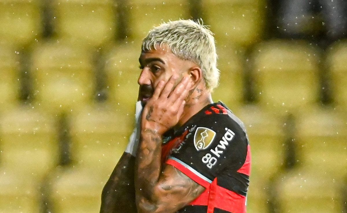 gabigol joga apenas 10 minutos contra o vasco e vira 3ª opção de tite no ataque do flamengo