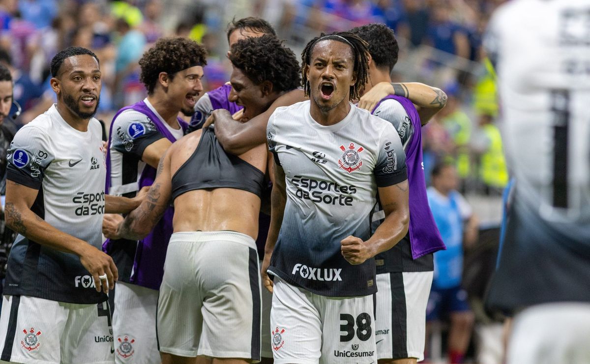 corinthians domina o fortaleza no castelão e sai na frente nas quartas da sul americana