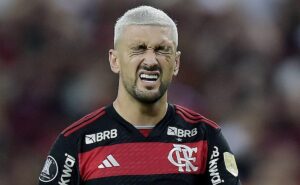arrascaeta revela que atuou em flamengo x peñarol ainda com problema por conta de lesão