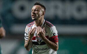 rafinha analisa botafogo x são paulo pela libertadores e faz ressalva sobre arbitragem: "árbitro deixou"