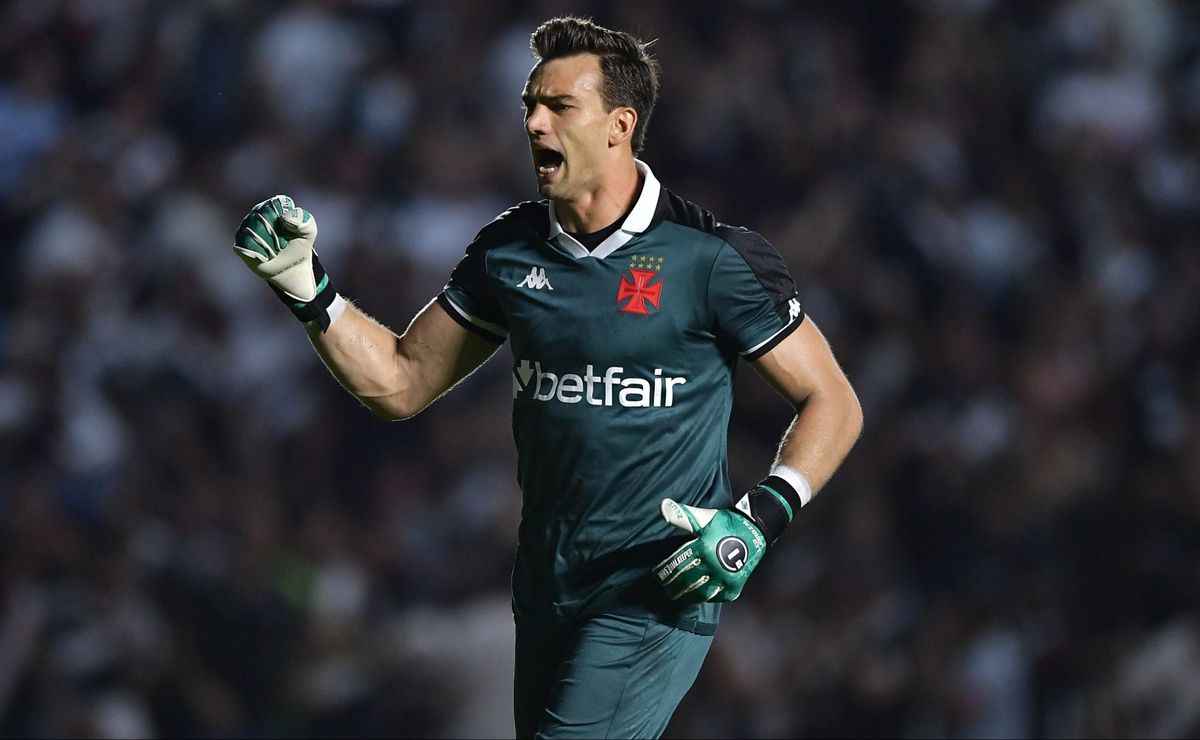 referência no vasco, léo jardim se aproxima de completar 100 jogos