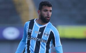 r$ 8 milhões: pepê vive impasse no grêmio e negociação com rival da série a ganha força