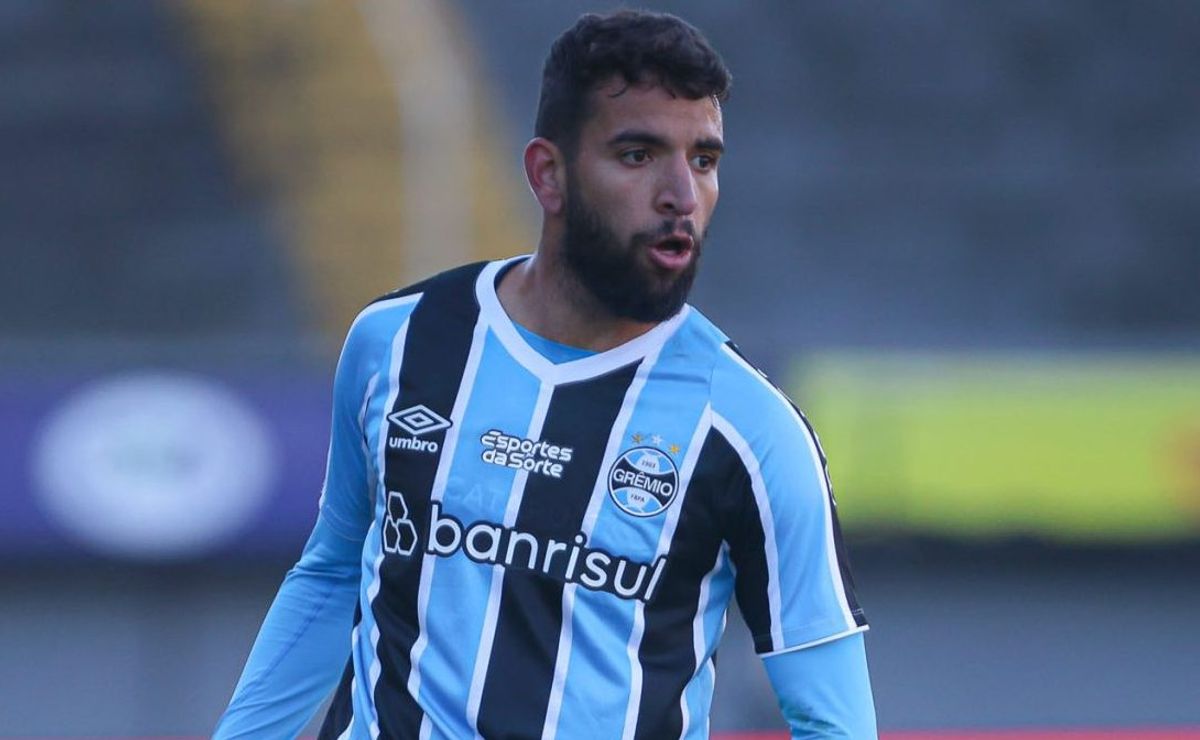 r$ 8 milhões: pepê vive impasse no grêmio e negociação com rival da série a ganha força