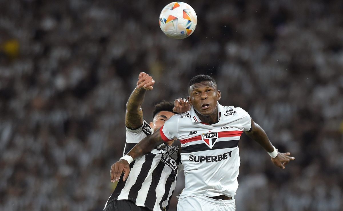 arboleda chama atenção em botafogo x são paulo: "melhor em campo"