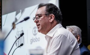 r$ 24 milhões: marcelo teixeira se mantém irredutível e santos define negociação de atacante