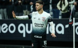 com jogadores de corinthians e palmeiras, confira a seleção da rodada 25 do brasileirão