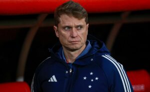 apesar da vitória, torcida do cruzeiro decreta saída de fernando seabra: “covarde”