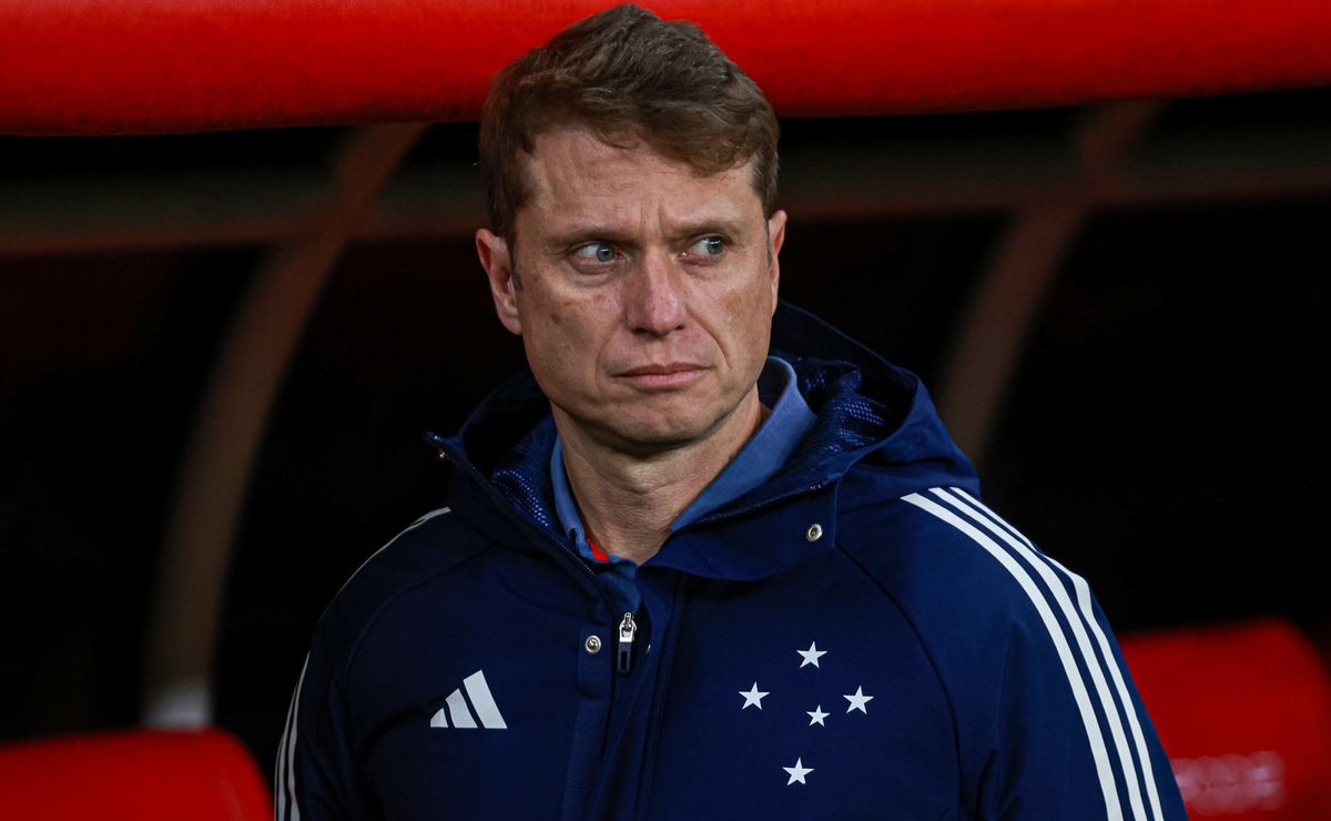 apesar da vitória, torcida do cruzeiro decreta saída de fernando seabra: “covarde”