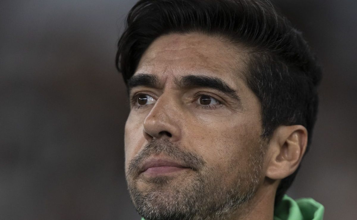 r$ 2,5 milhões por mês: palmeiras quer contratar meio campista ex seleção brasileira para abel