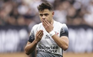 corinthians vence e romero rouba a cena em estreia de memphis depay