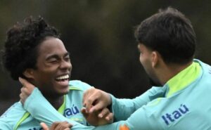 endrick é alvo de zoações e brincadeiras na seleção brasileira por vini jr. e paquetá