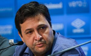 alberto guerra decreta saídas no grêmio de rodrigo caio e +5 jogadores