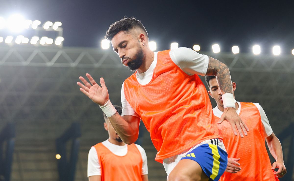 alex telles chega pronto ao botafogo para ser substituto imediato de cuiabano