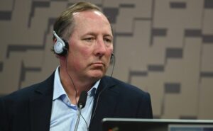 investigação de manipulação de resultados: john textor, do botafogo, presta depoimento ao mp