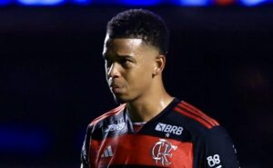 saída de carlinhos do flamengo é decretada na nação: "não tem bola para time grande"