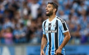 pepê é criticado pelo torcida do grêmio após atuação: "entrou perdido"
