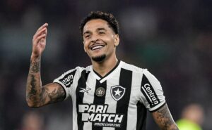 contra o corinthians, botafogo terá os desfalques de gregore e artur jorge