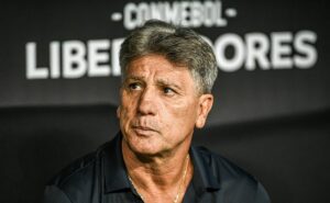r$ 1 milhão: renato autorizou reforço com alto salário no grêmio, mas botafogo levou alex telles