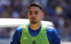 situação de fabrizio peralta no cruzeiro tem atualização e paraguaio ainda busca estreia