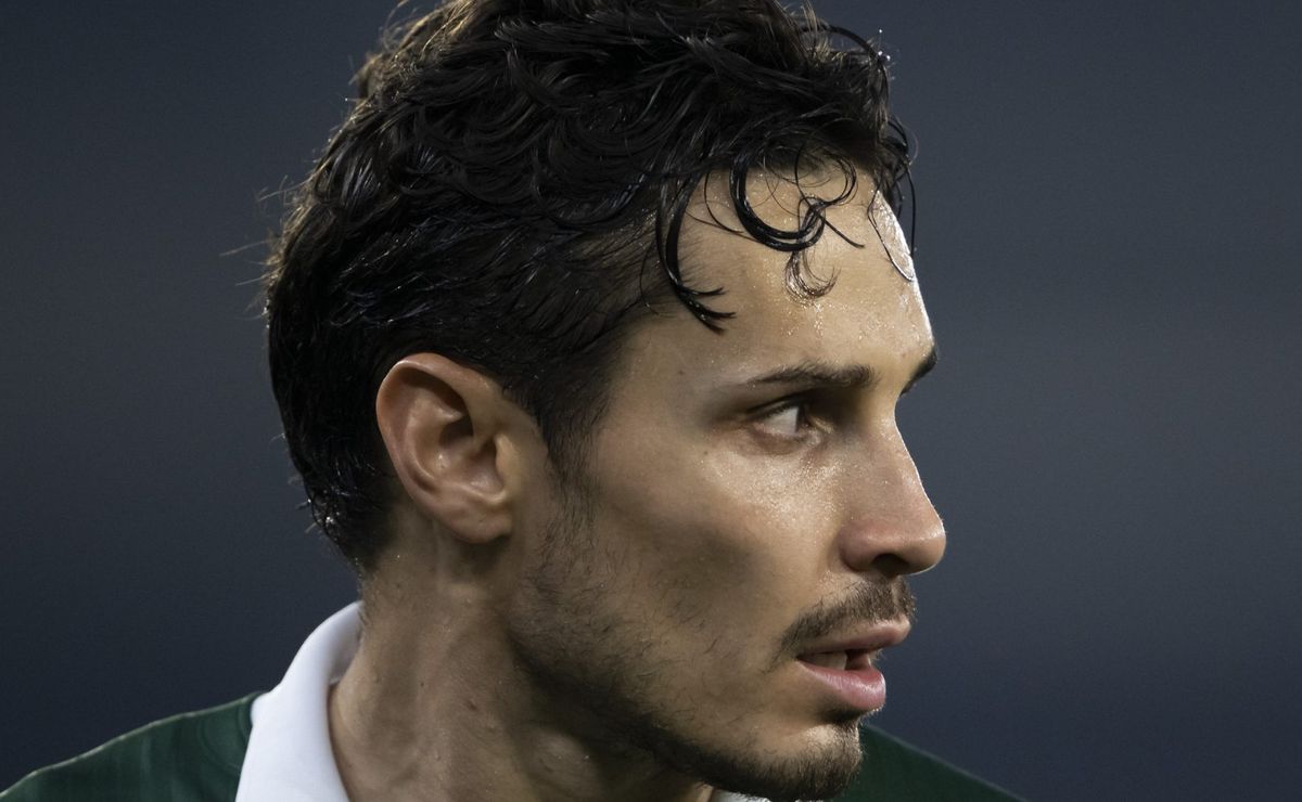raphael veiga desperta interesse de rival brasileiro e saída é colocada em jogo para 2025