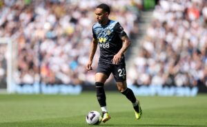 botafogo quebra recorde ao transformar vitinho no defensor mais caro da década no brasil