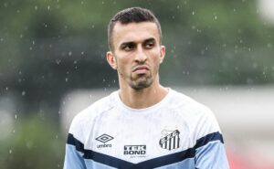 corinthians retoma negociação com joão schmidt e coloca condição após desejo do volante