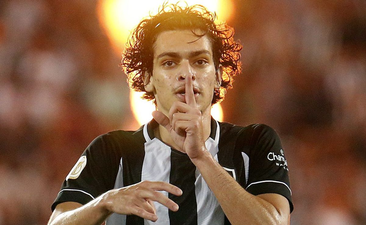 matheus nascimento ressurge no botafogo e fica mais perto do retorno com reviravolta em tratamento