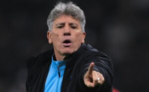 3 anos de contrato: gringo é vendido pelo grêmio e kevin quesada não joga mais com renato portaluppi