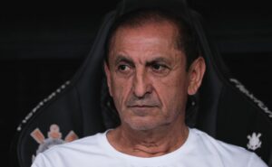 ramón díaz completa dois meses no corinthians com sucesso em mata mata e crise no brasileirão