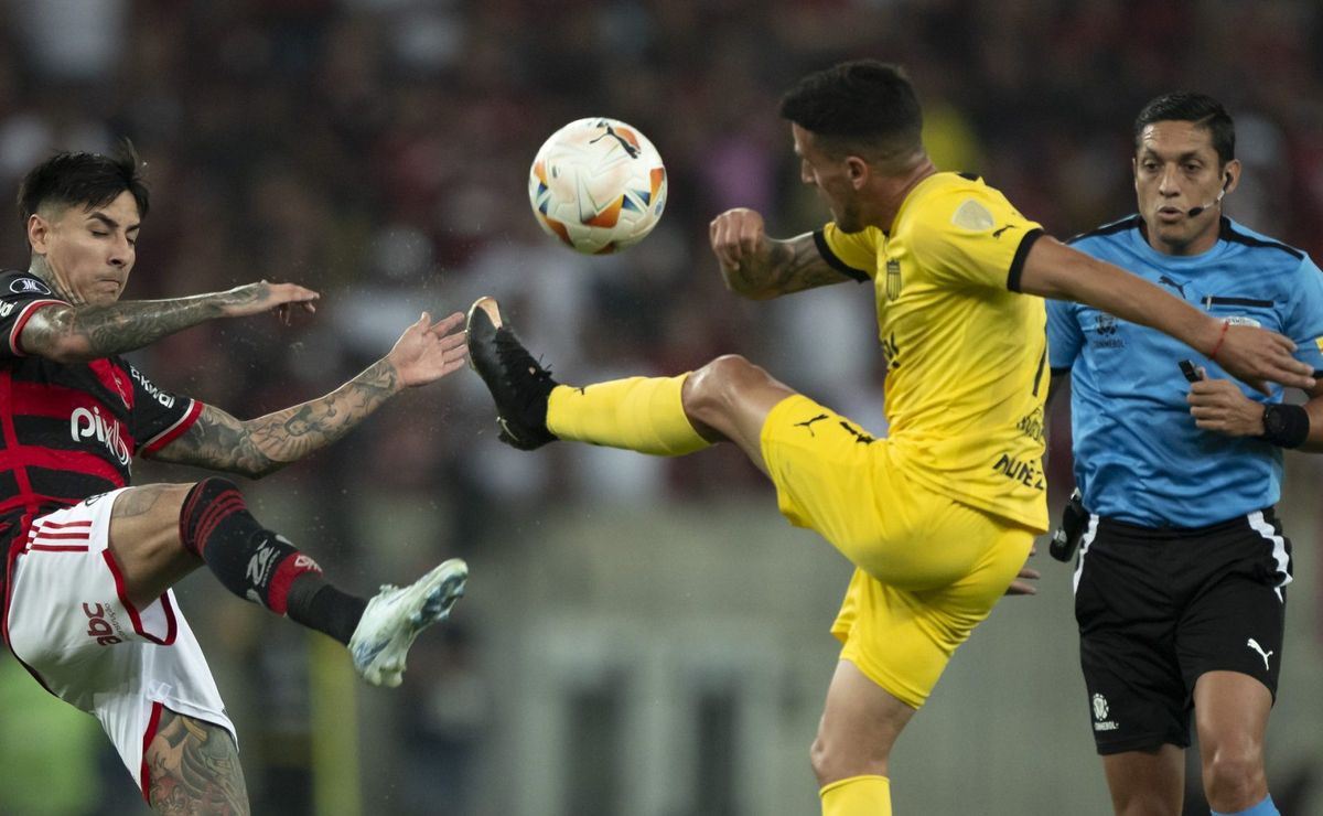 conmebol divulga áudio do var em flamengo x peñarol e conforme com decisão de jesús venezuela