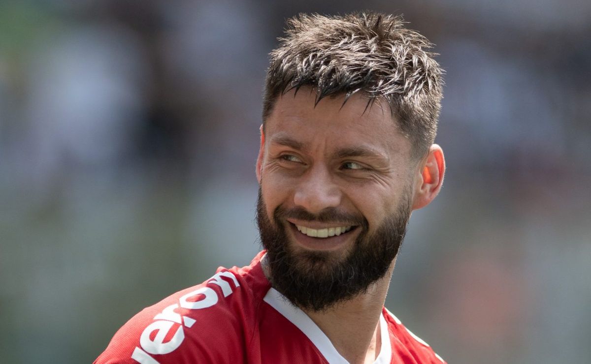 Ídolo do internacional, rafael sobis 'convenceu' alessandro barcellos a contratar d'alessandro; veja como