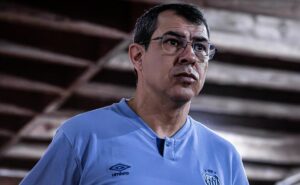 fábio carille se posiciona no santos após ser alvo de xingamentos por parte da torcida