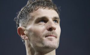 após jogar com febre contra o flamengo, vegetti, do vasco, é duvida para enfrentar o palmeiras