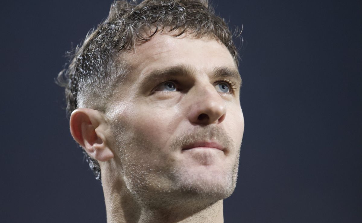 após jogar com febre contra o flamengo, vegetti, do vasco, é duvida para enfrentar o palmeiras