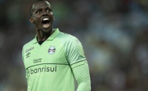 caíque agrada no grêmio e se livra de faxina com até 5 nomes