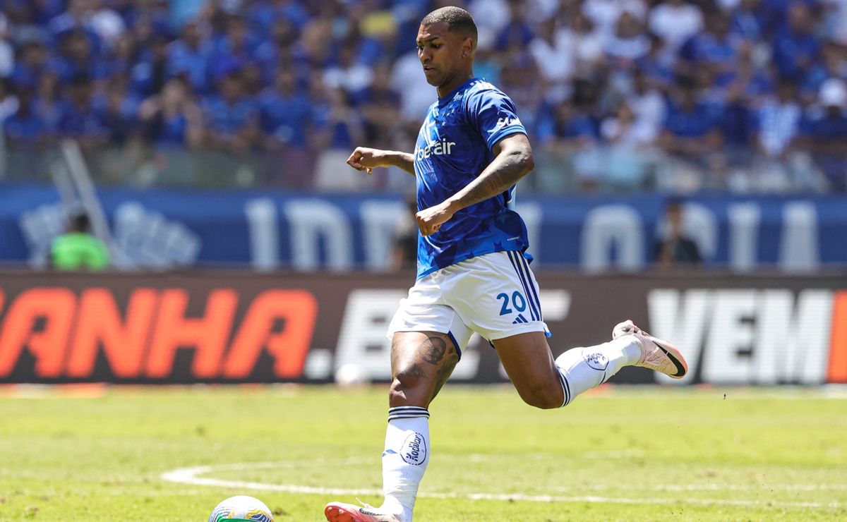 torcida do cruzeiro pressiona, mas seabra mantém confiança em wallace