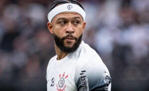 memphis depay deverá estar 100% para ser titular do corinthians em jogo grande, revela samir carvalho