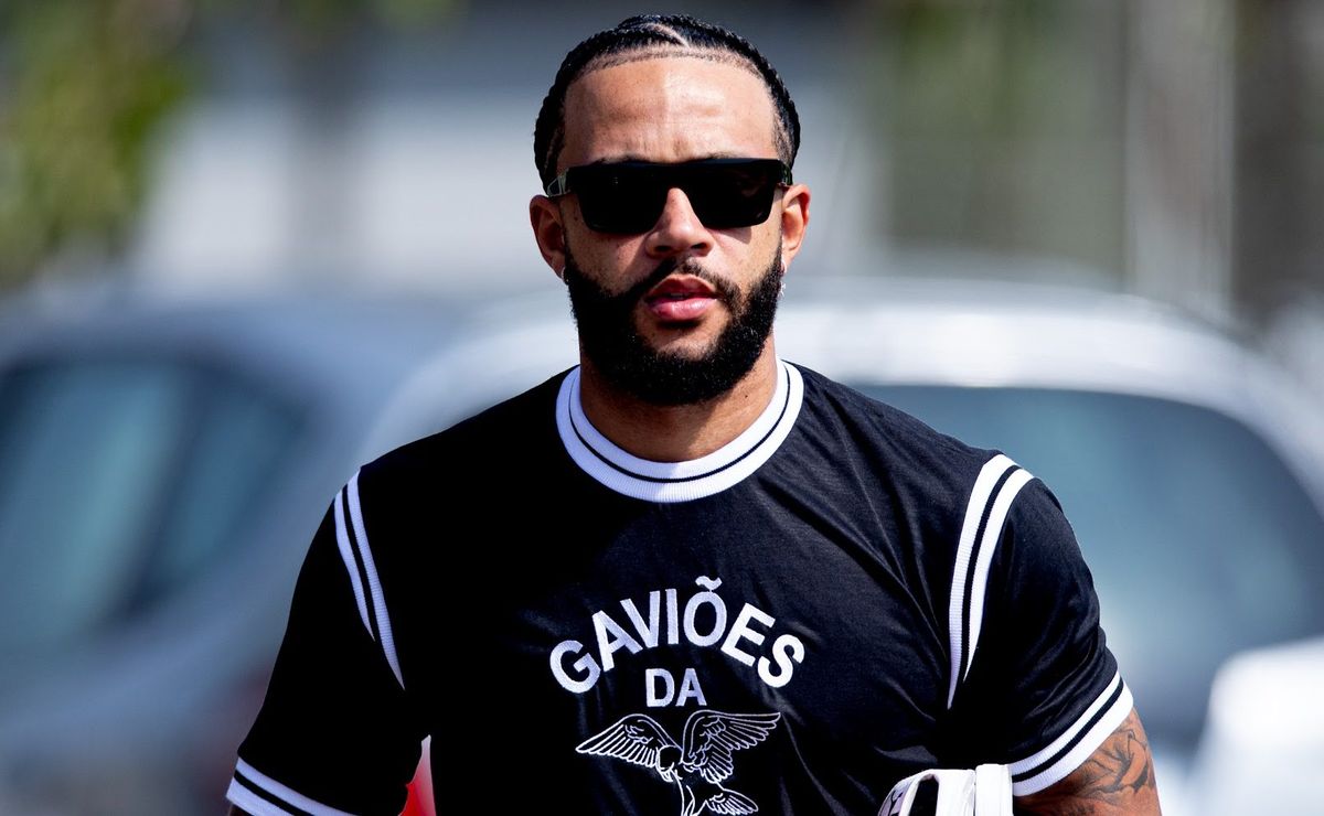 depay levanta críticas no corinthians e samir carvalho detalha problema: “dá para perceber que...”