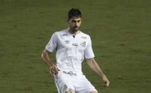luan peres aparece no gramado e reforço do santos pode estrear diante do américa mg