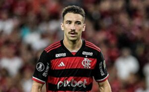 léo ortiz marca gol de bicicleta em treino do flamengo e impressiona torcedores; veja