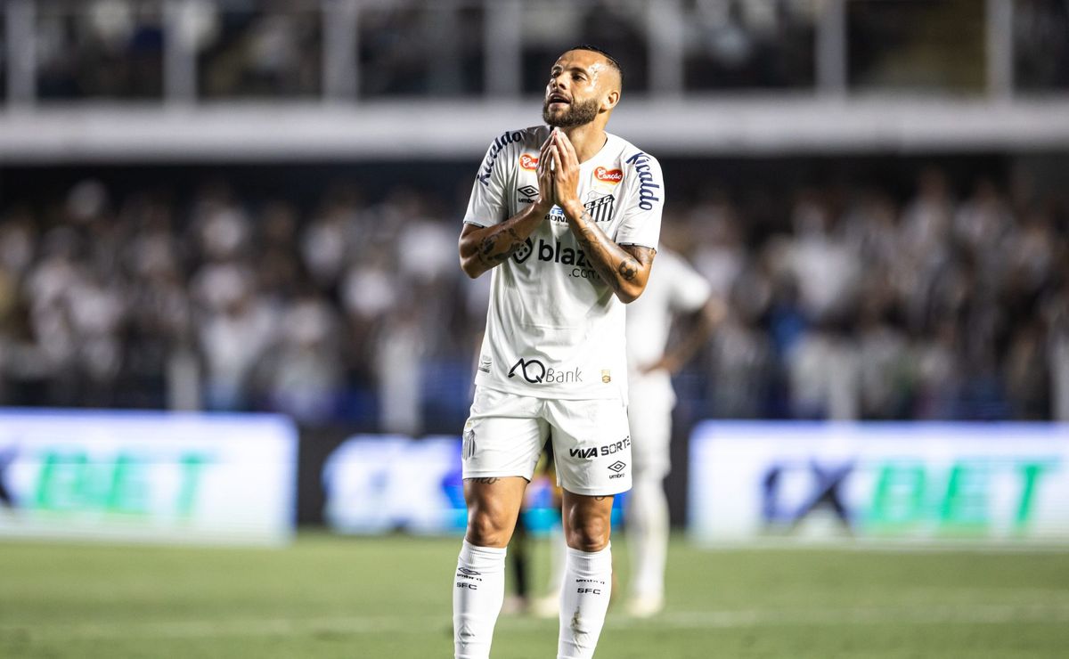 torcedores do santos voltam a criticar guilherme e pedem atacante no banco de reservas