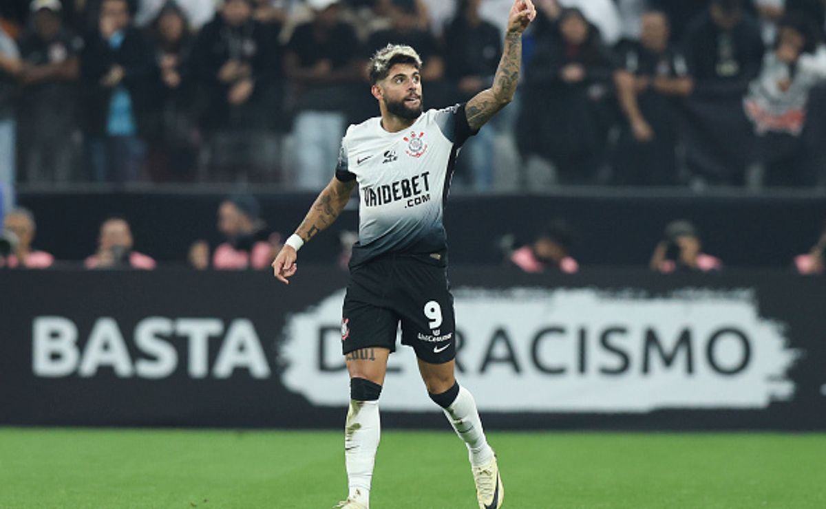 torcida do corinthians amarga derrota, mas exalta atuação brilhante de yuri alberto