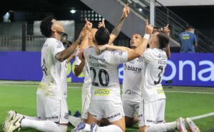 escobar falha em santos x novorizontino e saída vira consenso na torcida santista 